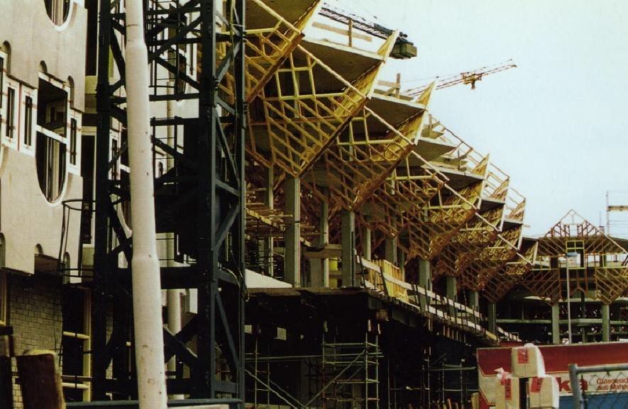 De Kubuswoningen in aanbouw